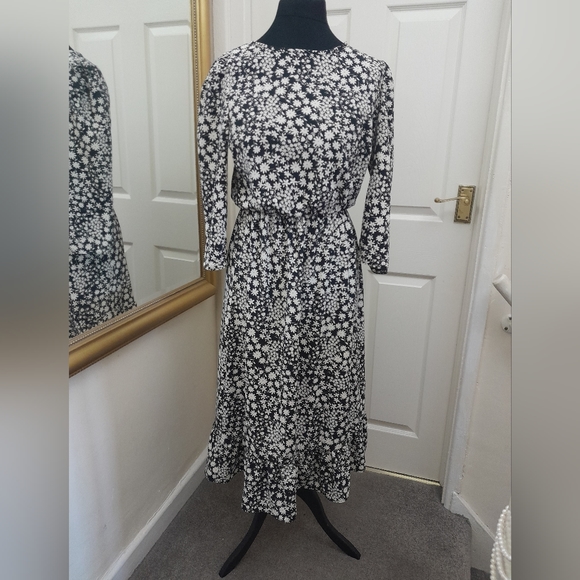 Long sleeve daisy print midi dress size 12 - Picture 2 of 6